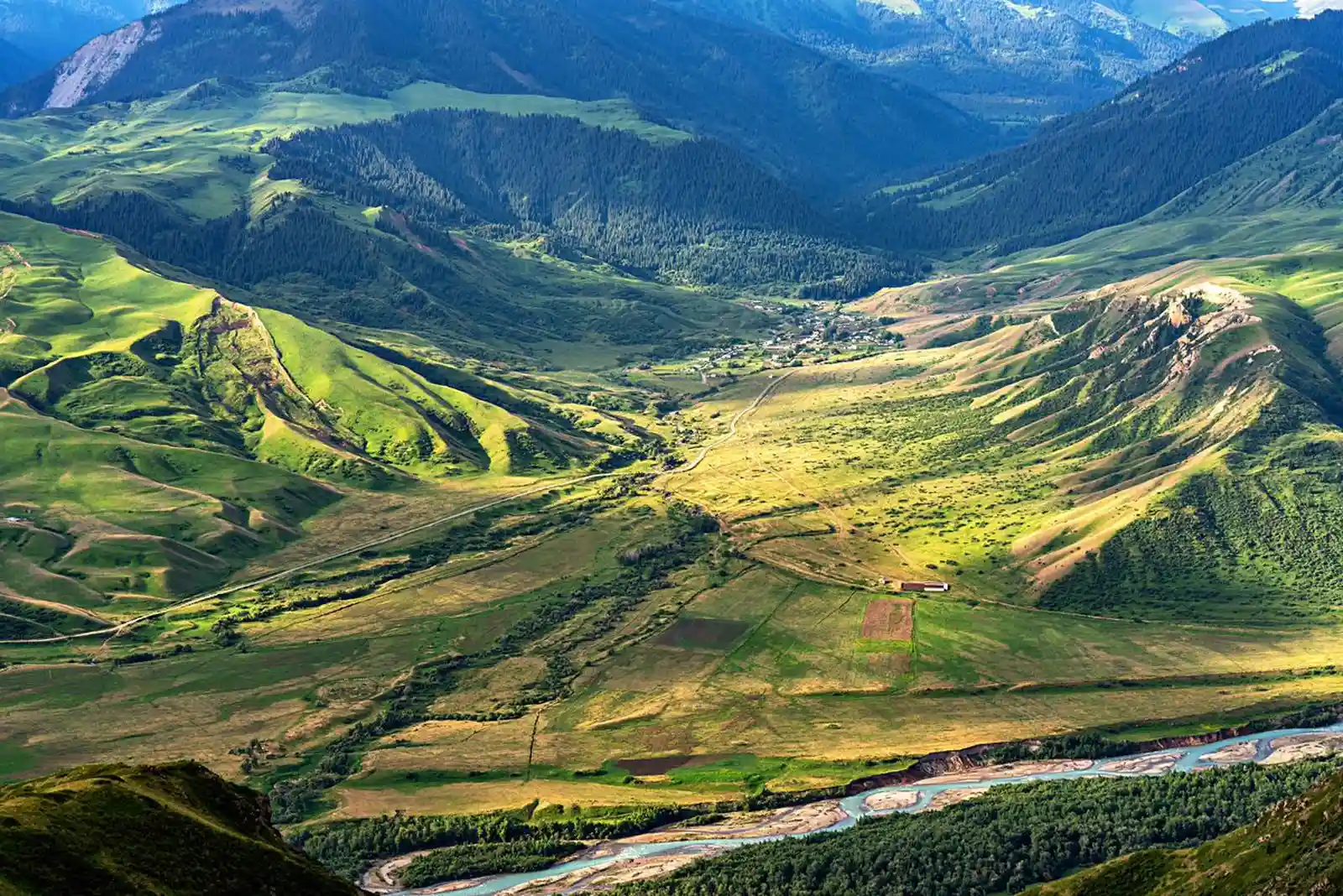 4-Day Almaty Region "Golden Ring" Jeep Expedition